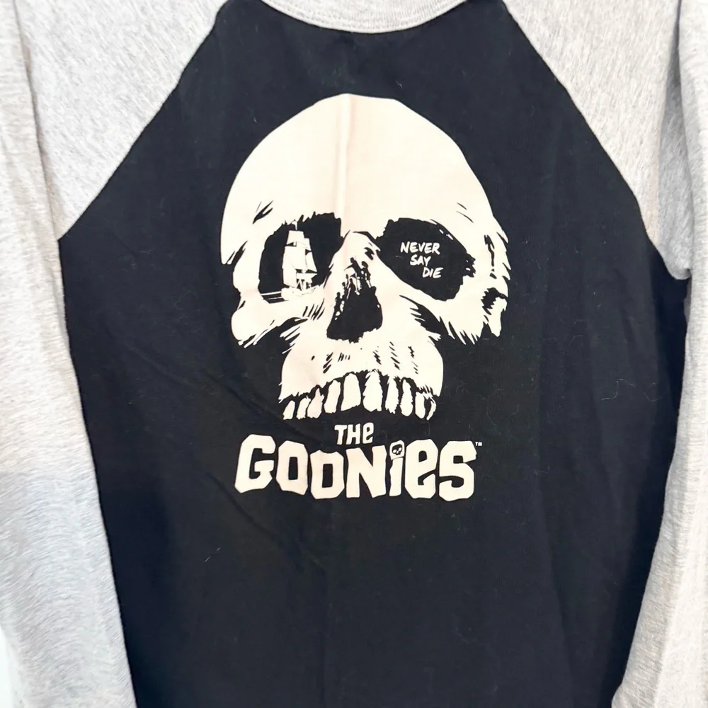 GAP Kids THE GOONIES Black and Gray Skull Raglan Tee SMALL